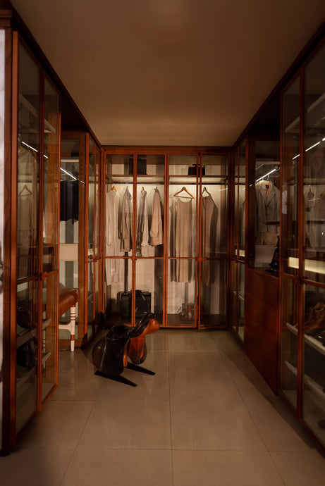 Issersmrs Plaque: A Fusion of Equestrian Elegance and Modern Functionality